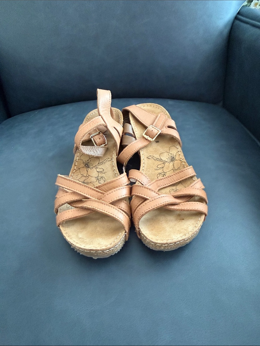 Women’s Tan Strappy Comfort Sandals - Picture 4 of 5